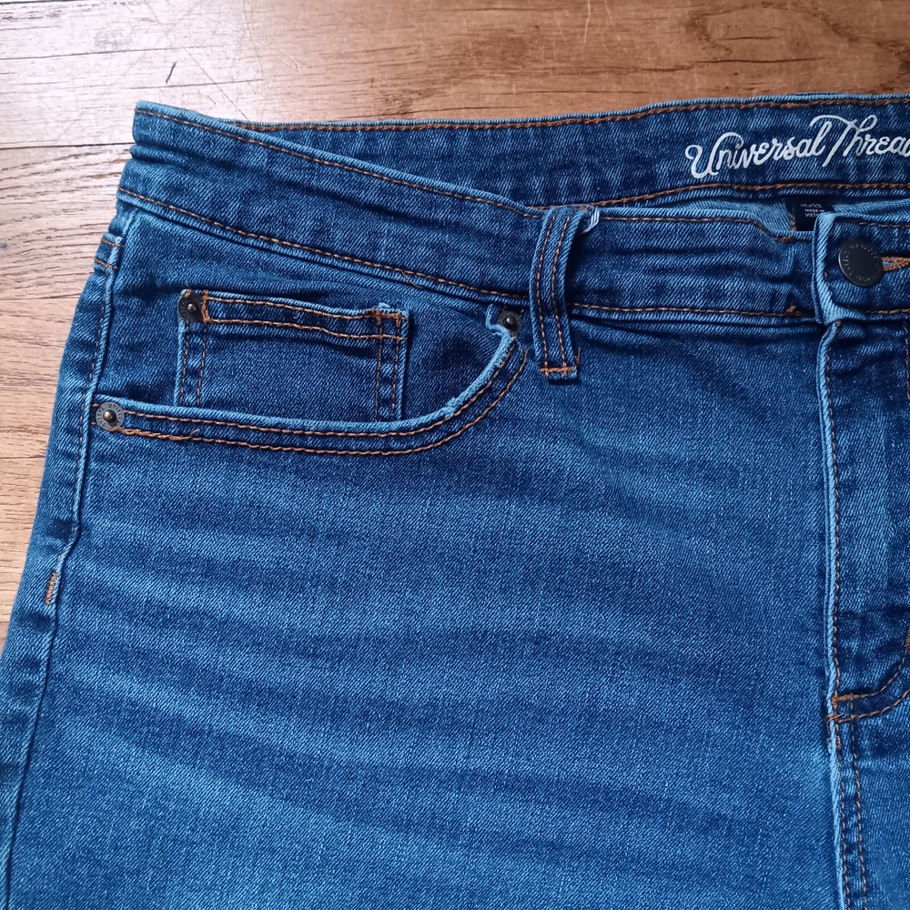 Universal Thread Women's Faded Blue Denim Roll Up Jean Shorts 16/33 - Picture 4 of 12